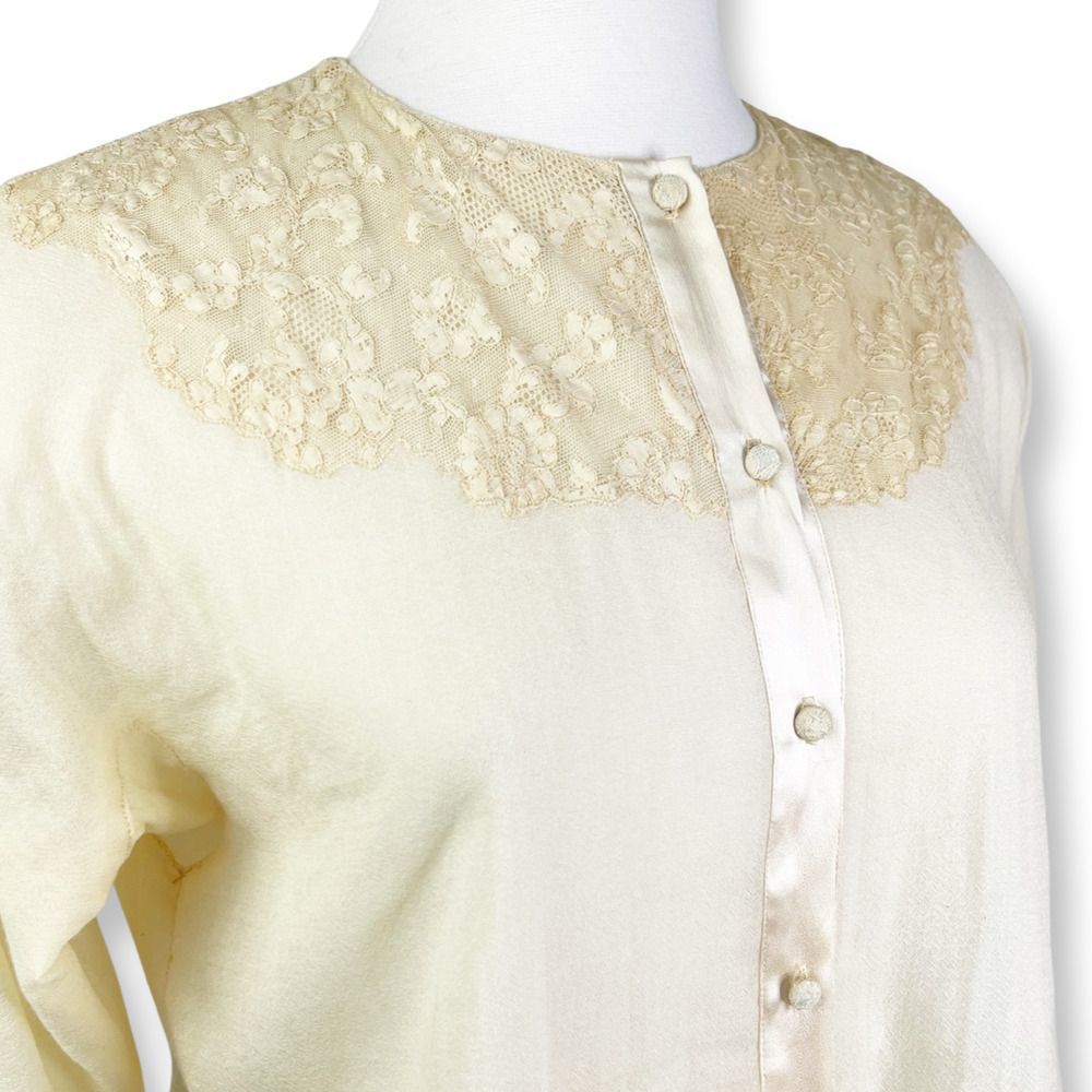 Vintage 1960's Ivory Wool Crepe Saks Fifth Avenue Bed Jacket - Picture 2 of 5
